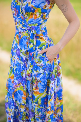 Wiskozowa sukienka MIDI w kwiaty - OKEE - sukienki na wesele (139).jpg