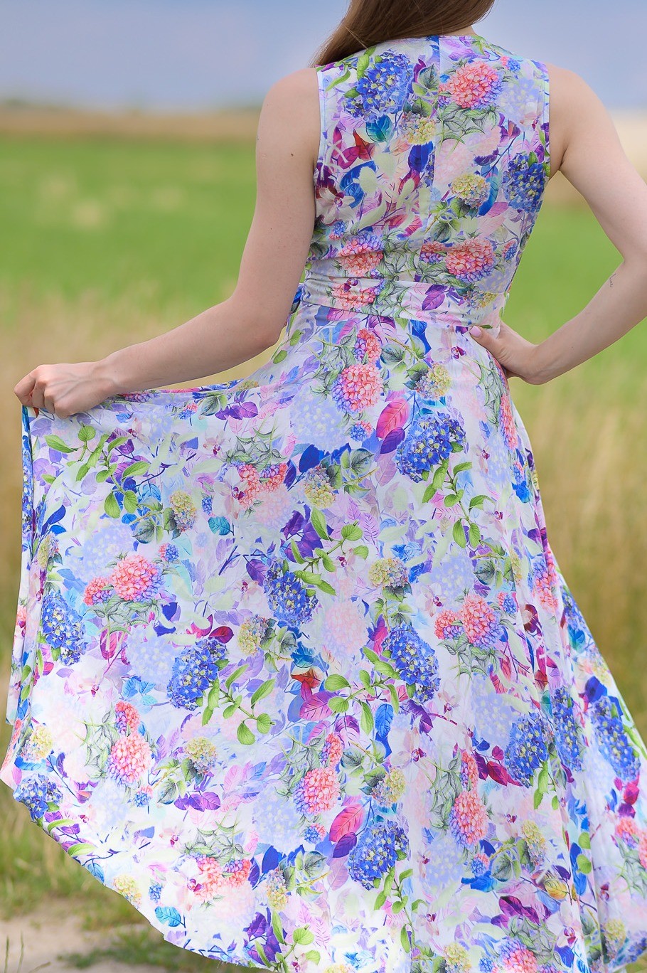 Sukienka wiązana Midi bez rękawa - Pastelowe hortensje