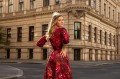 Czerwona sukienka MIDI w kwiaty - OKEE (2).jpg