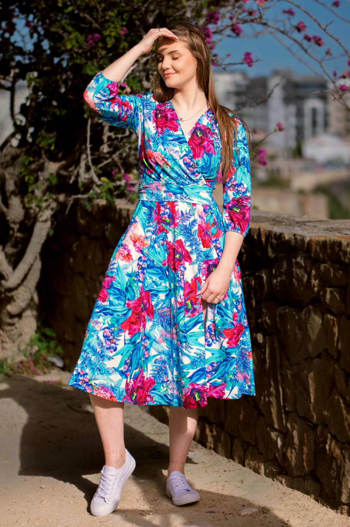 Sukienka Midi taliowana - Błękitne tropiki