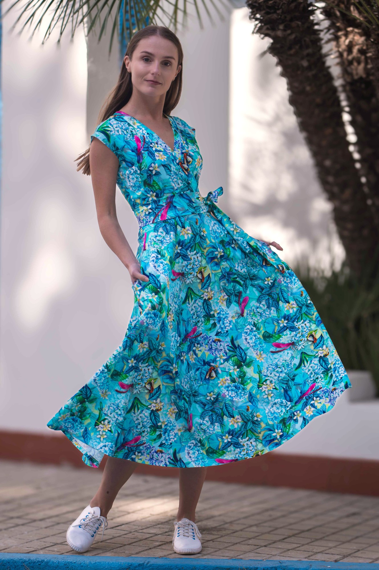 Sukienka midi rękaw motylek - Różowe ważki