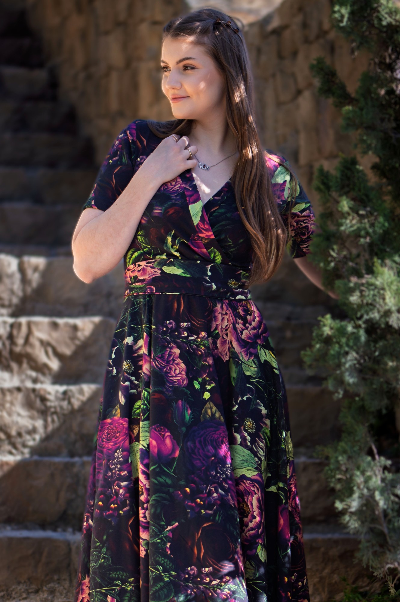 Sukienka Midi zakryte plecy krótki rękaw - Flowers in the dark