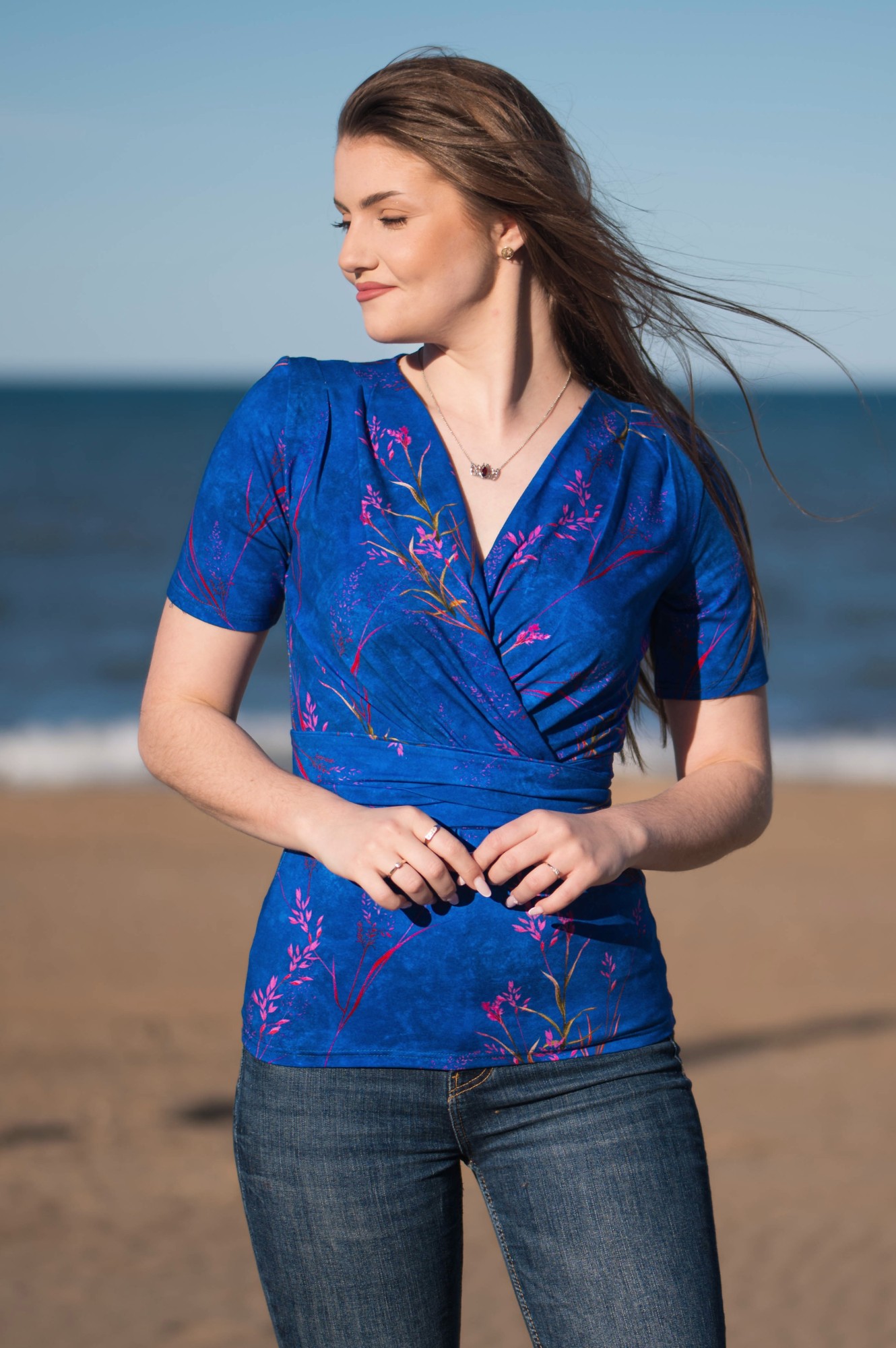 Bluzka kopertowa krótki rękaw - Wieczorowa subtelność