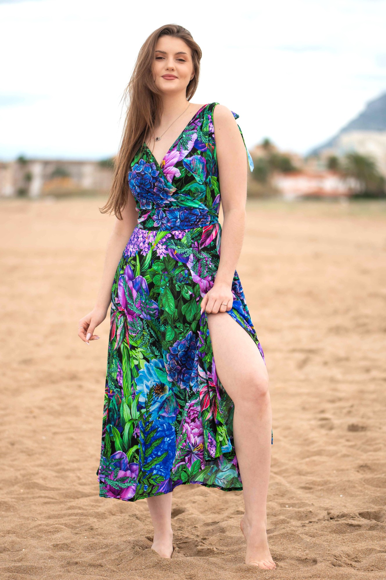 Sukienka taliowana MIDI na ramiączkach  - Wild Peony