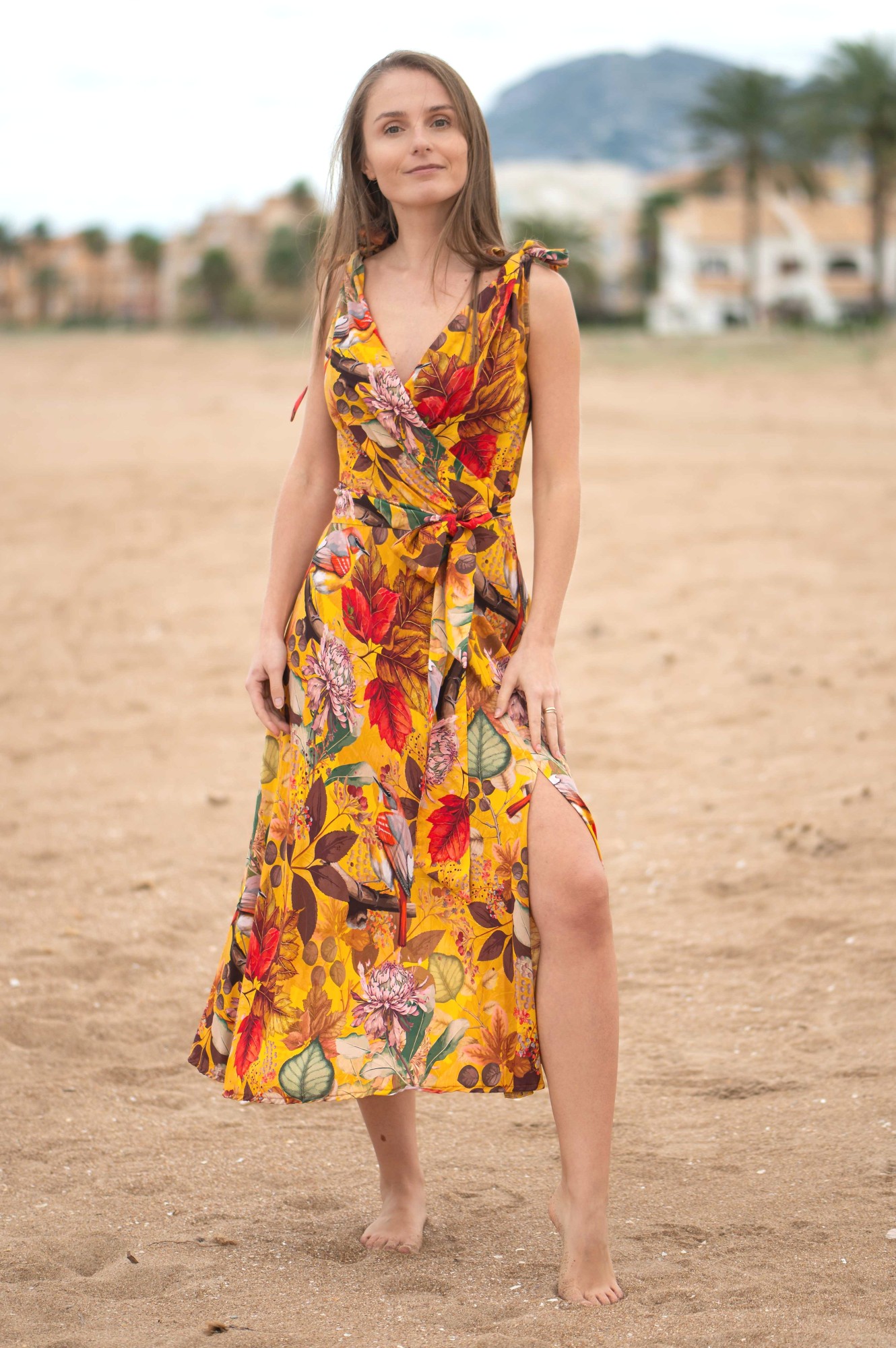 Sukienka taliowana MIDI na ramiączkach  - Złote Ptaki