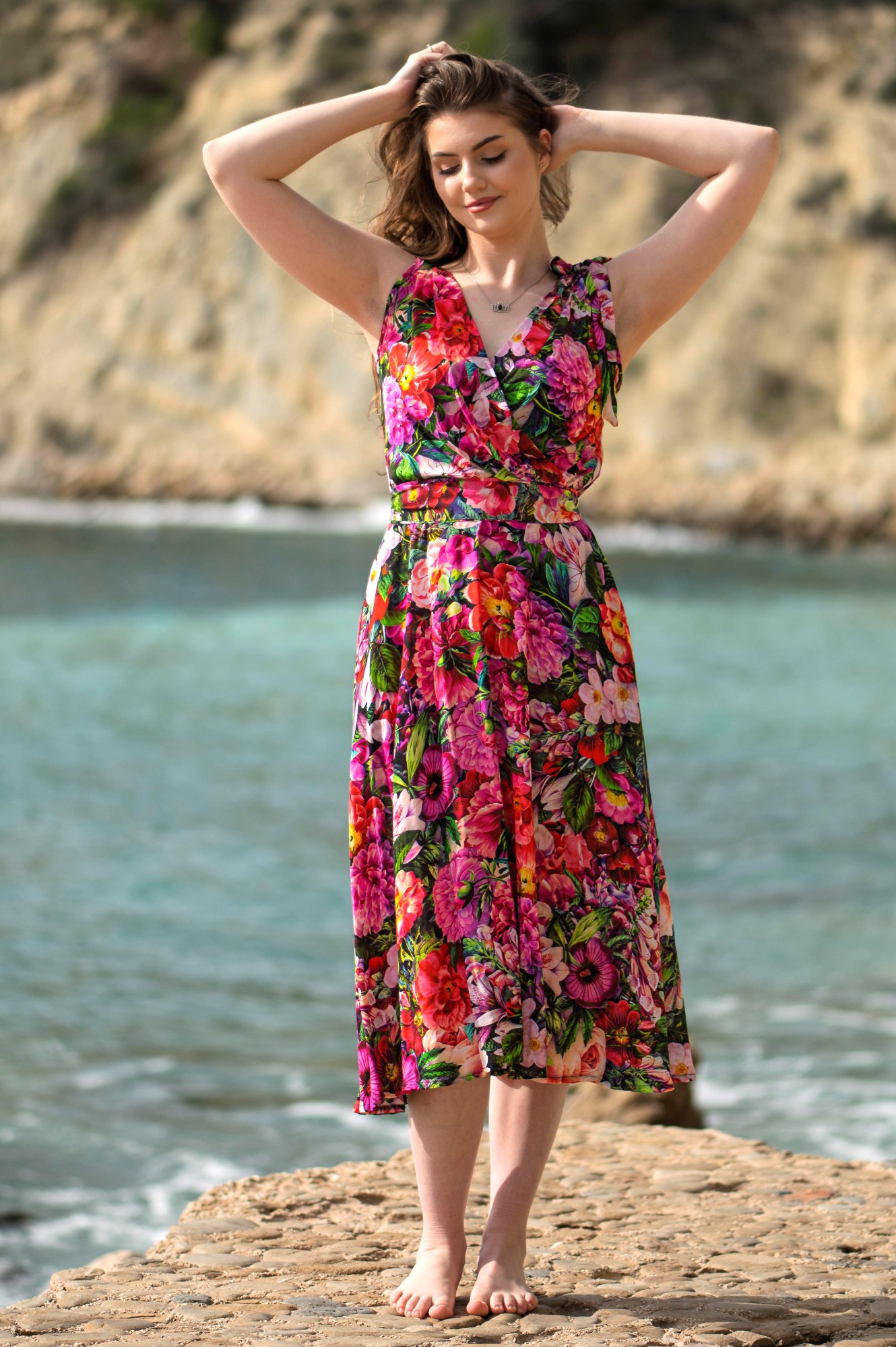 Sukienka taliowana MIDI na ramiączkach  - Kwitnąca Hiszpania