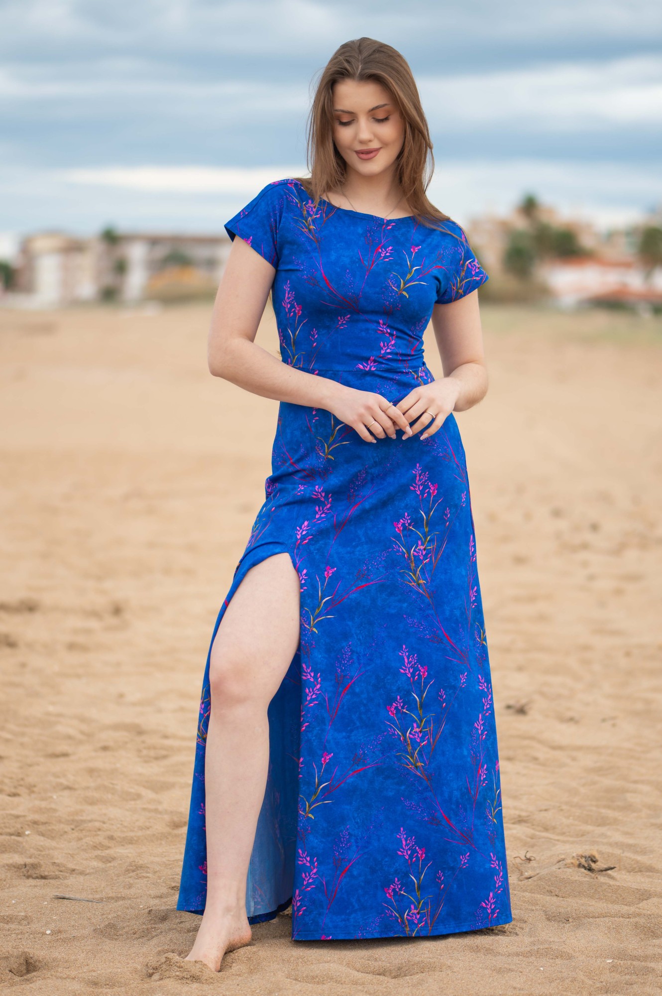 Sukienka MAXI z dekoltem w łódkę - Wieczorowa subtelność