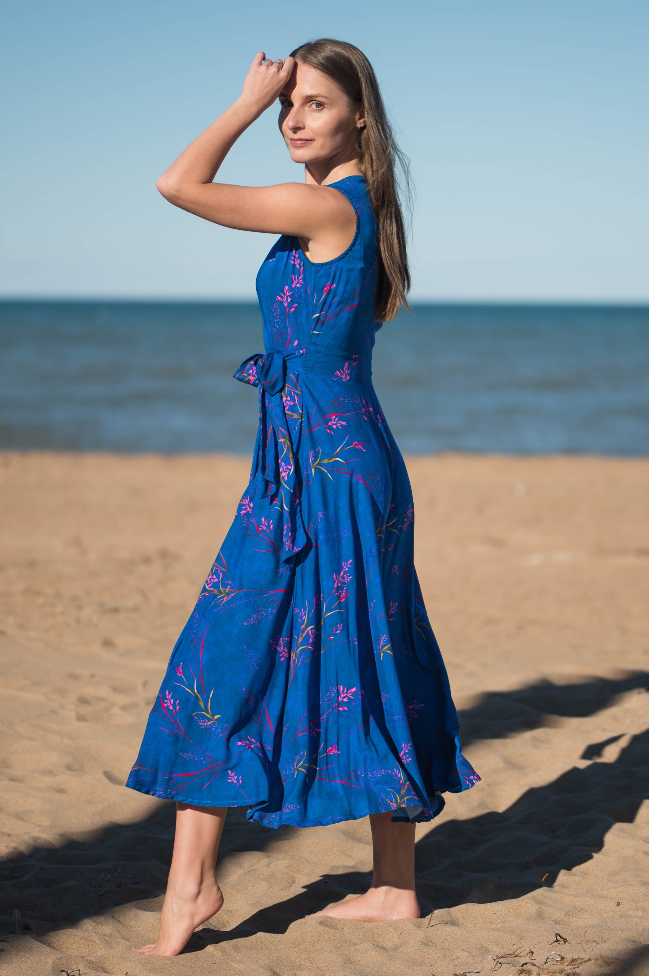 Sukienka wiązana Midi bez rękawa - Wieczorowa Subtelność