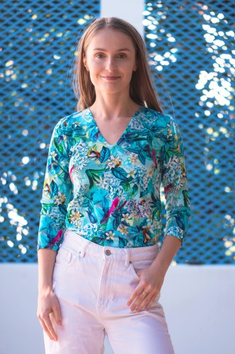 Bawełniana bluzka w kwiaty - dekolt V - OKEE (115).jpg