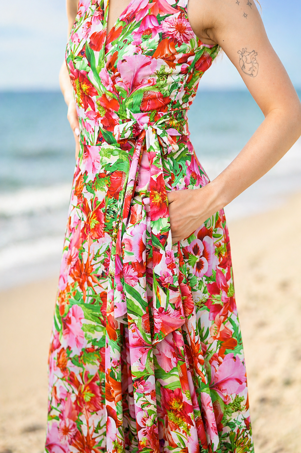 Sukienka wiązana Midi bez rękawa - Pąsowy ogród