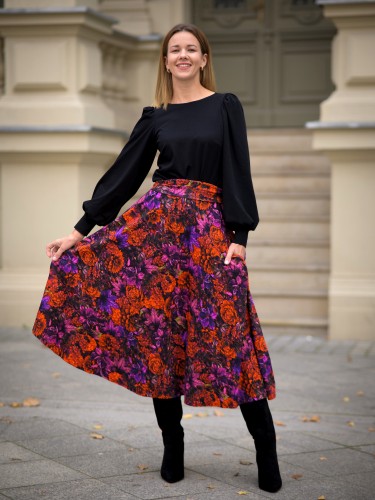 Kolorowa bawełniana spódnica MIDI w kwiaty - OKEE (13).jpg